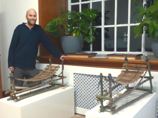 Remco de Kluizenaar with animal- and plant-based xylophones